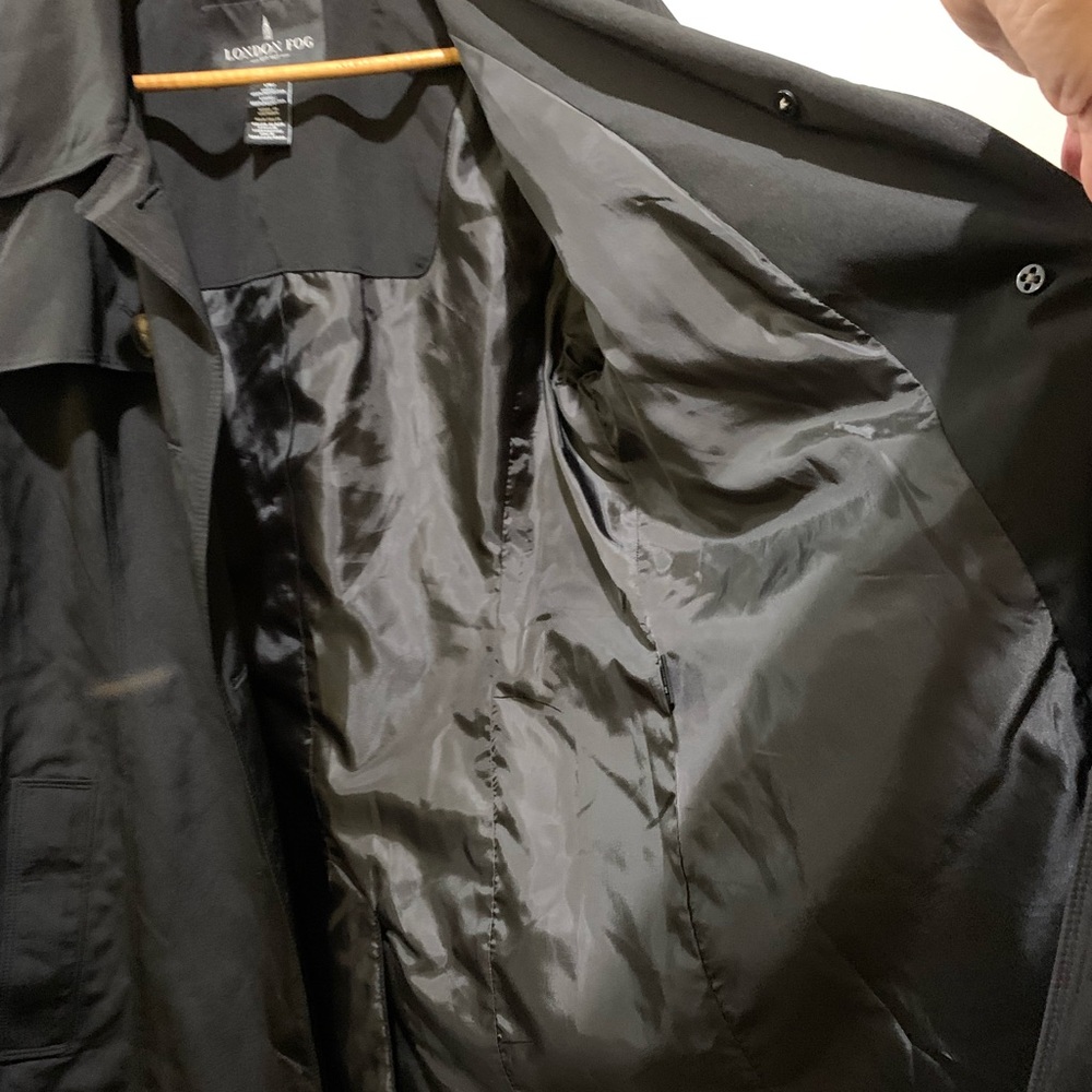 LONDON FOG BLACK FULL BUTTON DOWN  LS INTERIOR LINED TRENCH COAT SIZE MEDIUM - Picture 8 of 16